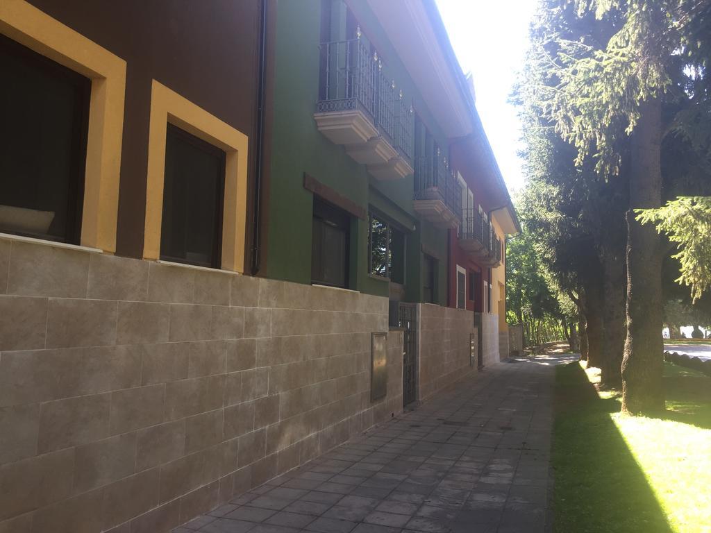 Atico Balcon De Jaca II Apartment Exterior photo